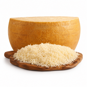 Grana Padano (Parmesan) gerieben