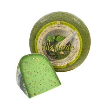 Pestokäse mit Pinienkernen