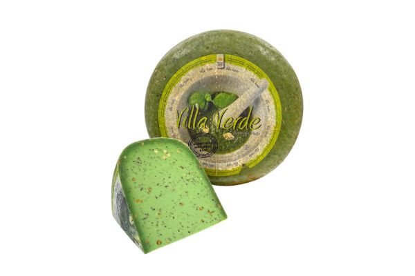 Hele pesto kaas met pijnboompitten